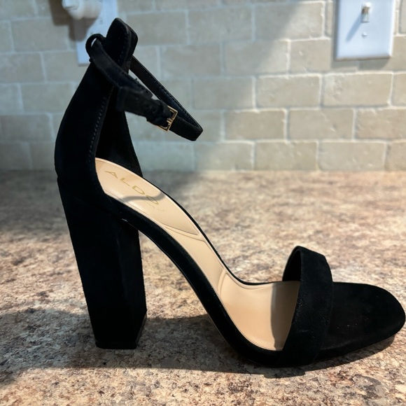 Black velvet Aldo high heel shoes. Size 8. Worn 1 time. - Picture 1 of 8